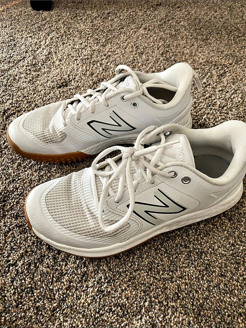 New Balance Fresh Foam Velo v3 Turf Athletic Shoes US 7.5 White